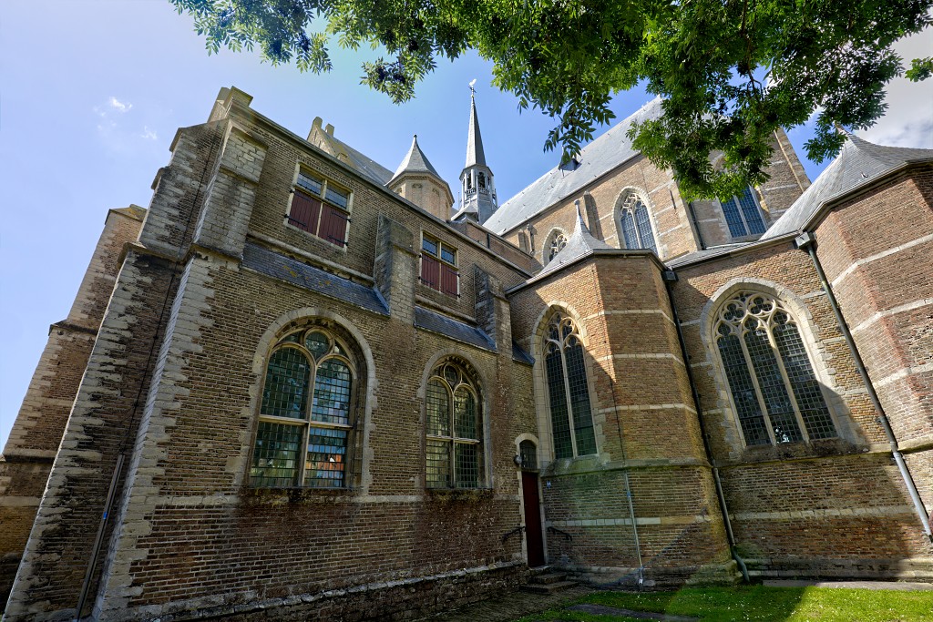 HDR Sint Nicolaaskerk grote kerk eglise church kerkfotografie Brouwershaven Jacob Cats religie religion gotiek bezienswaardigheden protestant rooms katholiek